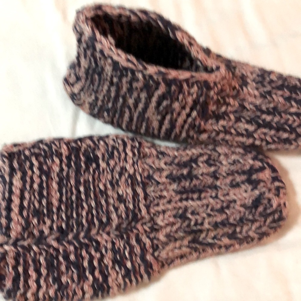 Hand Knitted Women’s Socks 🧦 (indoor booties).